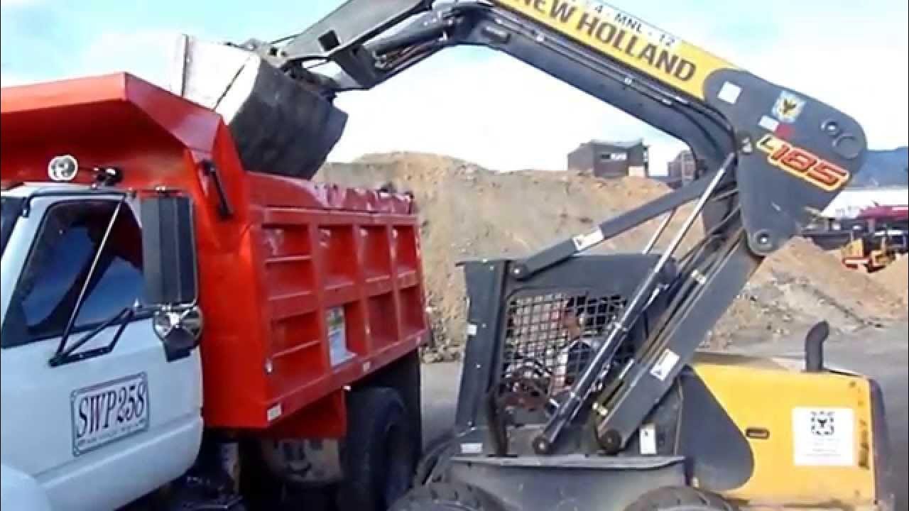 Volqueta sencilla con sobrecarga de material